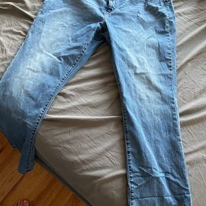 24W Levi’s straight jeans NWOT